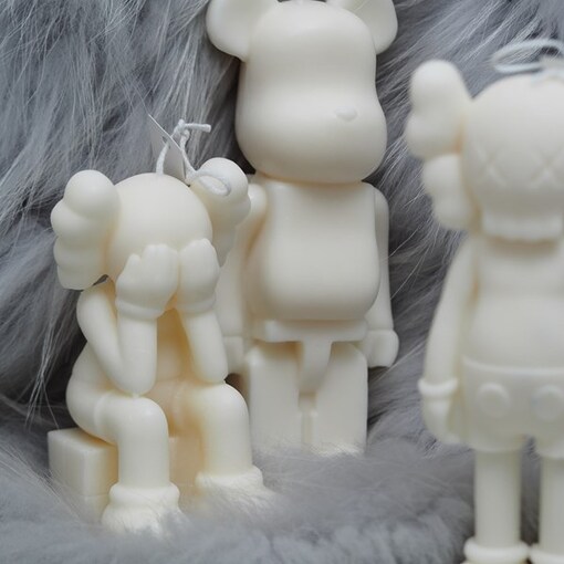 Свеча интерьерная "KAWS"