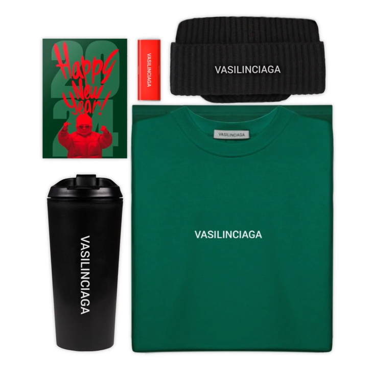Новогодний бокс одежды "Vasilinciaga"