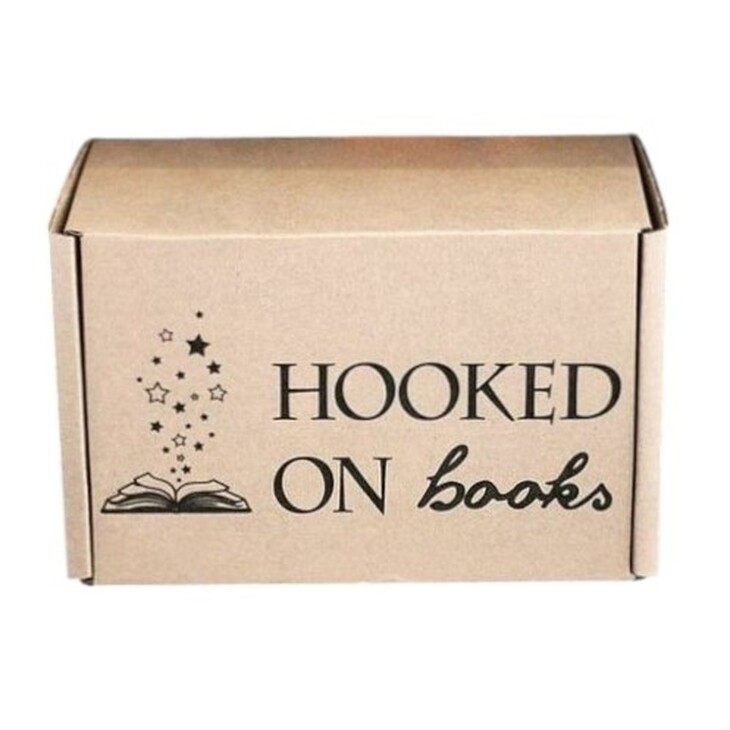 БукБокс "Hooked on books"